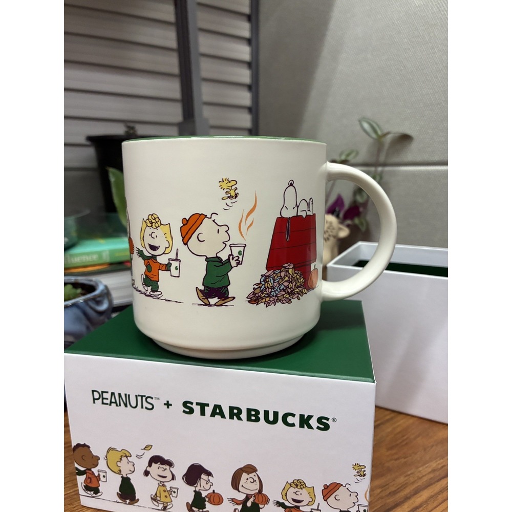 Starbucks x Peanuts Snoopy Mug 🎃🚀